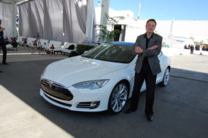 https://upload.wikimedia.org/wikipedia/commons/9/99/Elon_Musk%2C_Tesla_Factory%2C_Fremont_%28CA%2C_USA%29_%288765031426%29_%282%29.jpg