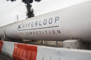 https://upload.wikimedia.org/wikipedia/commons/b/be/Hyperloop_pod_competition_tube.jpg