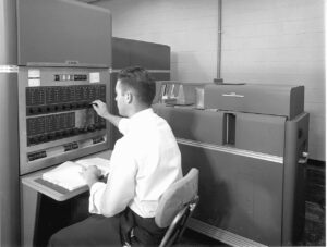 http://www.computer-history.info/Page4.dir/pages/IBM.650.dir/images/ibm650c.jpeg